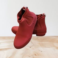 UGG Chevonne Waterproof Rain Boots Ribbon Red - Like New Condition  - Women's Size 8