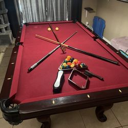 Pool table 