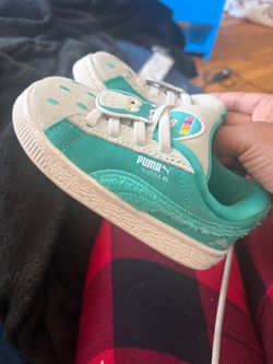 Toddler PUMA sneakers