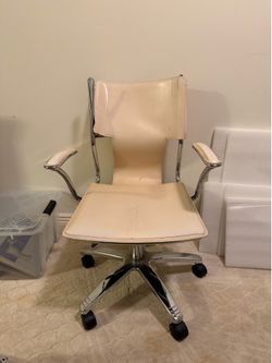 Vanity chair