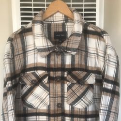 (LIKE NEW) WOMEN’S LIVE TREE PLAID BUTTON DOWN SHIRT/COAT SHACKET - SIZE: LARGE (MSRP: $39.99)