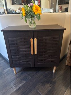 Shoe cabinet