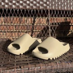 *BEST OFFER* YEEZY SLIDES