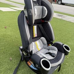 Graco 4Ever DLX 4-in-1 Convertible Car seat 