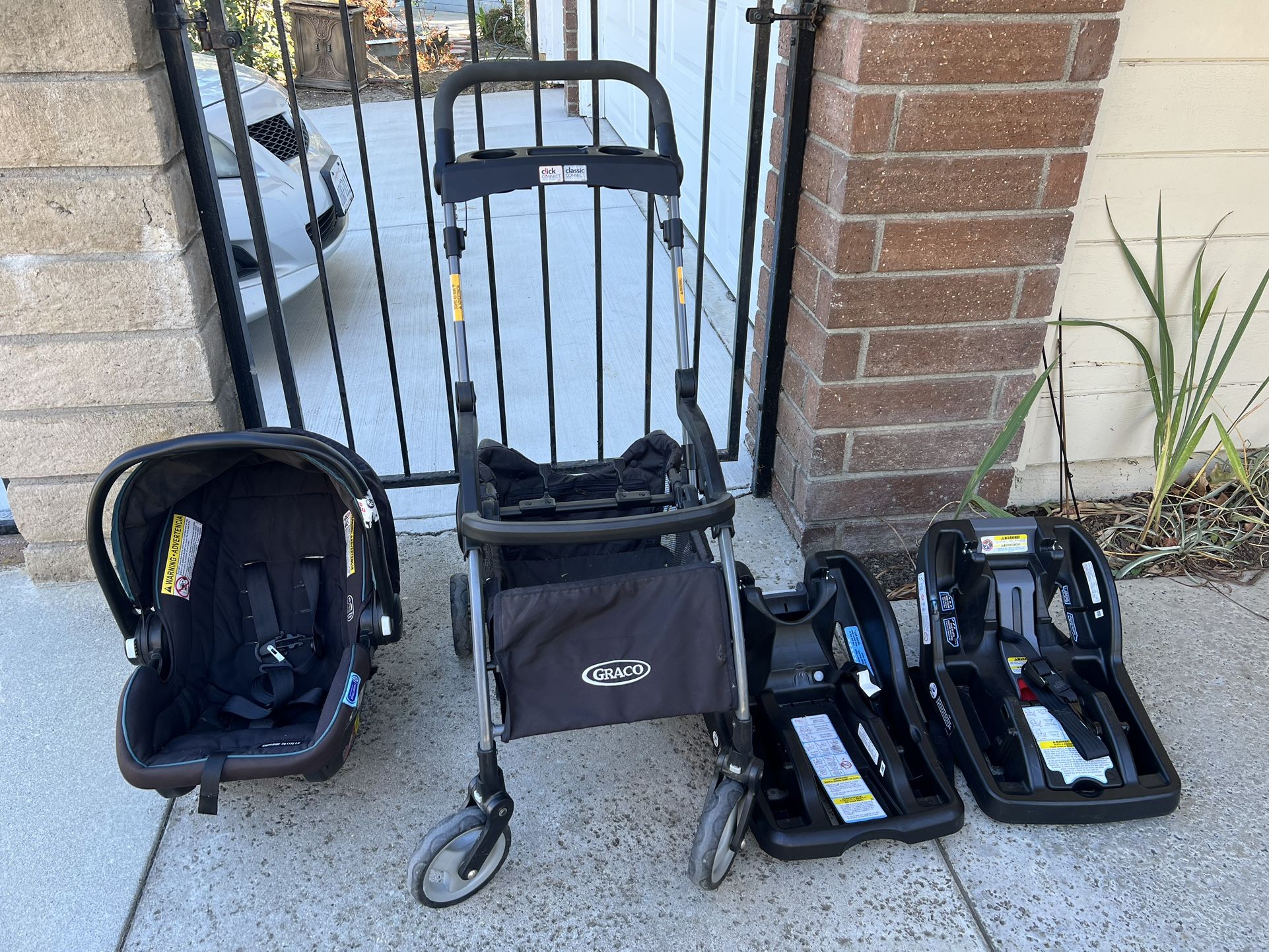 Graco snugride infant car seat + 2 bases+ car seat carrier