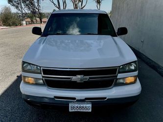 Chevrolet Silverado 1500 White Pickup Truck