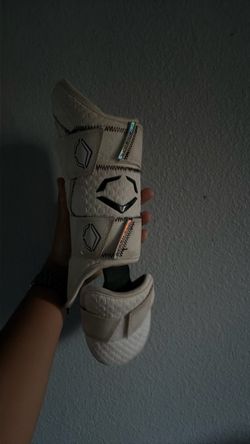 White EvoShield Baseball Leg Guardh