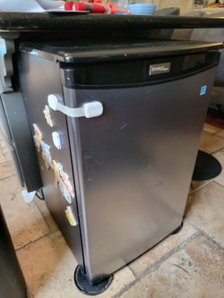 DAR044A2SLDD model Danby 2013 4.4cu foot fridge