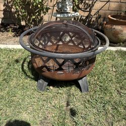 Outdoor Metal Fire Pit with Spark Screen