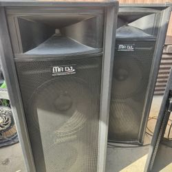 speaker with dj