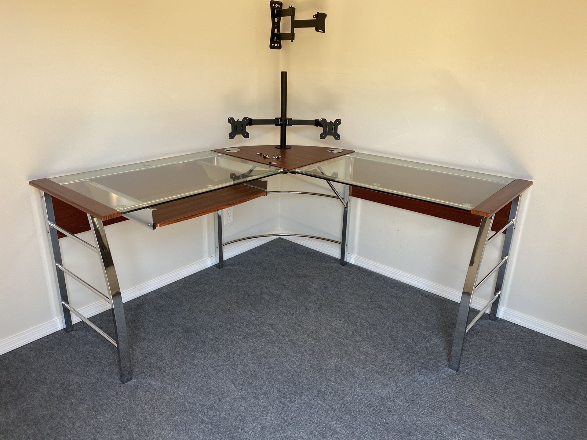 Beautiful Modern Corner Desk