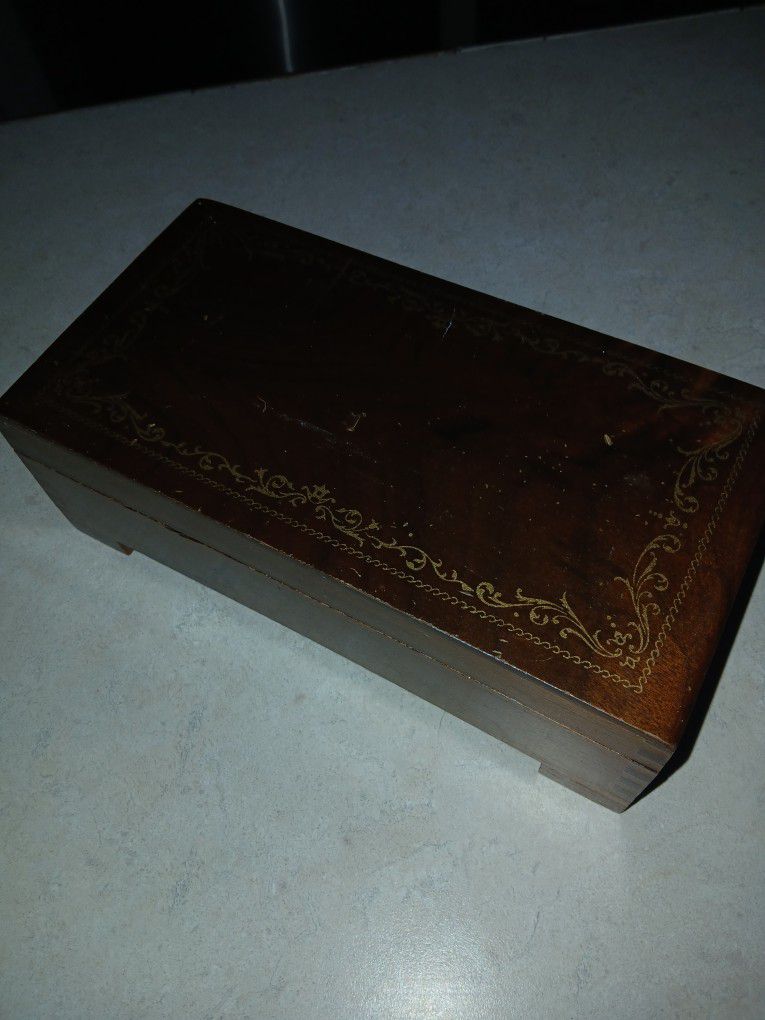 Antique Keepsake Music Box