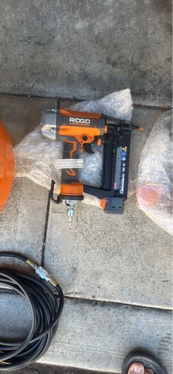 Air compressor hose and three air guns all new