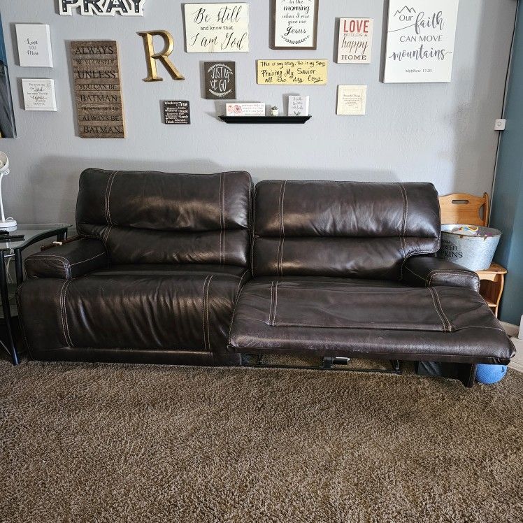 Leather Reclining Sofa (Electric) for Sale in Bakersfield, CA OfferUp