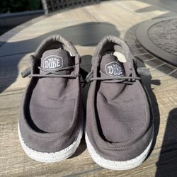 Men’s Size 9 Hey Dudes