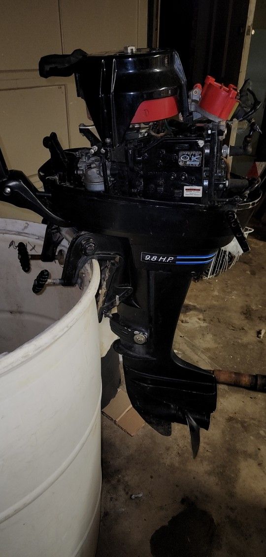 1972 Mercury Outboard Motor 9.8 HP 110