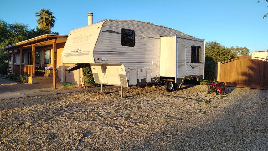 2006 Terry Fifth Wheel 255 RLDS Two Super Slides Excellent Condition In And Out Smoke Free