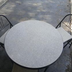 Mesa Con Tres Sillas 