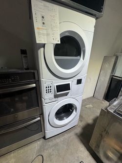 Whirlpool Stainless Steel Dual Oven Gas Range with Griddle
