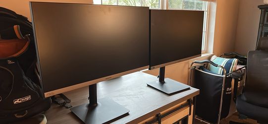 2 Samsung 24in Monitors