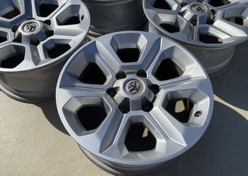 Like New Toyota 4Runner wheels Tacoma Tundra Sequoia rims 17"