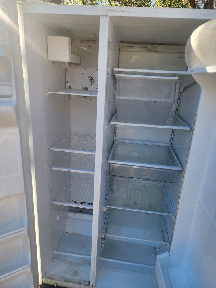 Refrigerator 