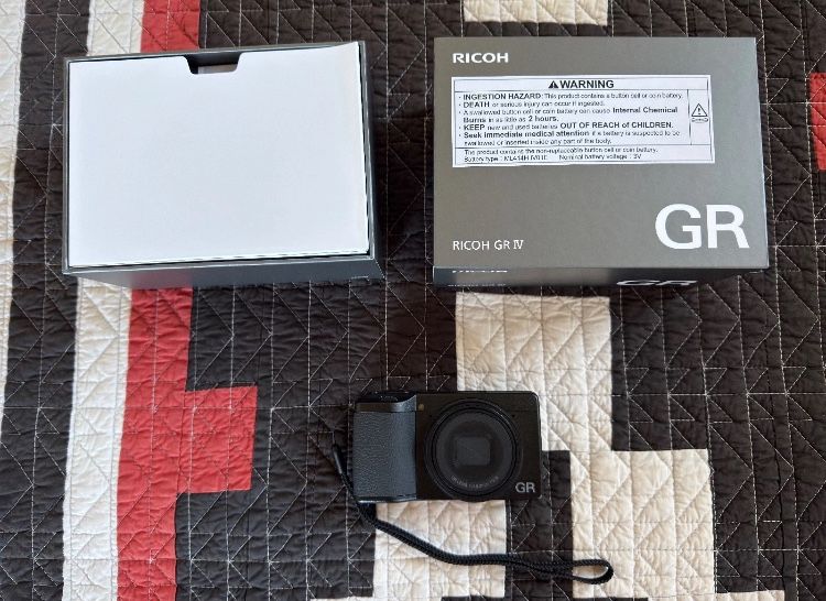 Ricoh GR IV GRIV 25.7MP f/2.8 Camera - MINT Shutter Count: 15