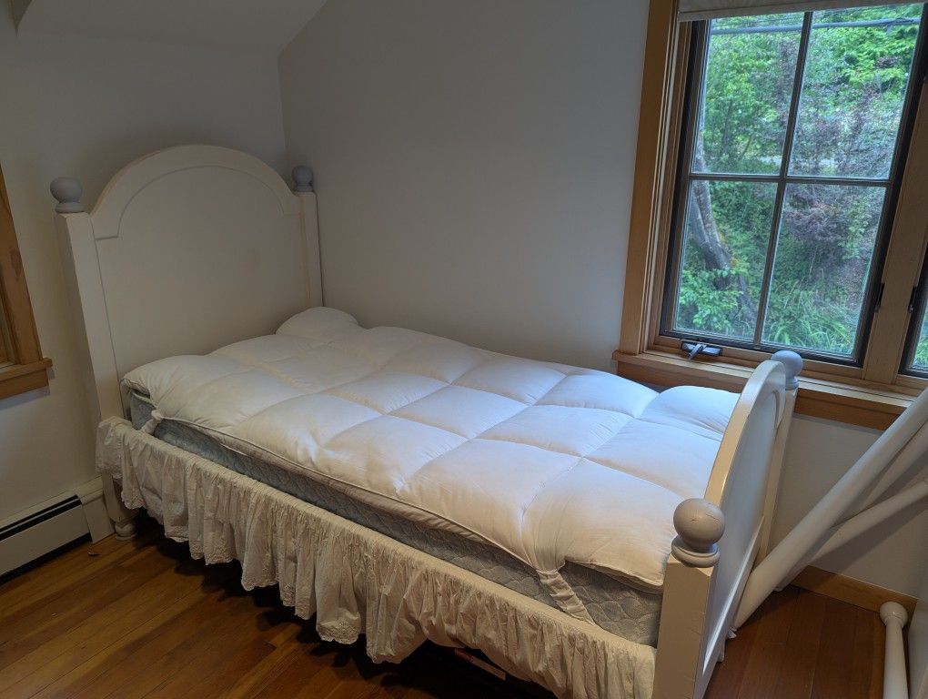 Twin Bed With Trundle 