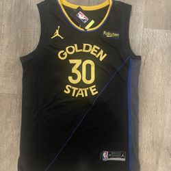 Golden State Warriors Curry Jersey Size Medium 