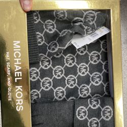 Michael Kors Gift Set GLOVES BEANIE AND SCARF 