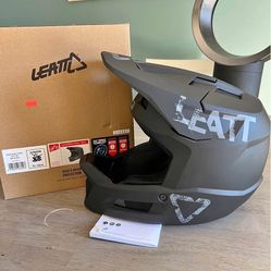 Youth Leatt MTB 1.0 DH Jr helmet