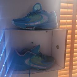 Giannis Zooms 