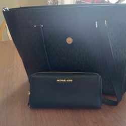 M K Purse  And Wallet  Large  Pick  Up  In Clovis  Sunnyside  Herdon 