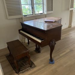 Baby Grand Piano 