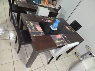 Beautiful dinning table & 4 leather chairs