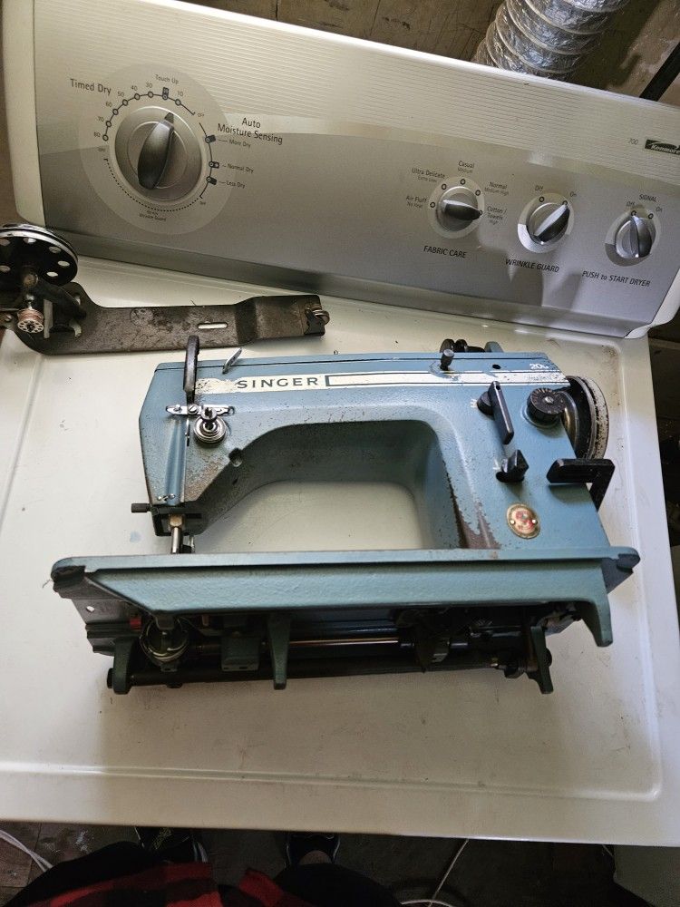 Singer Sewing Machine 541619