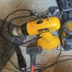 Dewalt Screwdriver With Battery And Charger 