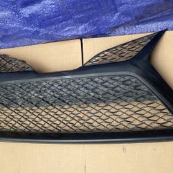 Toyota Camry SE/XSE Grille Lower 18to20 Factory Oem
