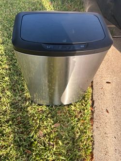 Trash can touch less