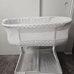 Delta Children Bassinet