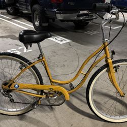 Vintage Shwinn 6 Speed. Beach Cruiser