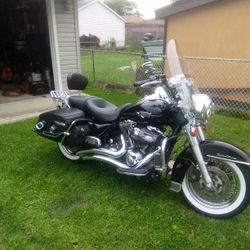 2013 Harley Davidson Roadking Classic Drastically Reduced!