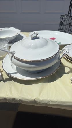 Soup servicing bowl and gold trim and plate