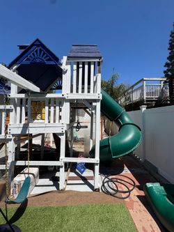 Kids play house