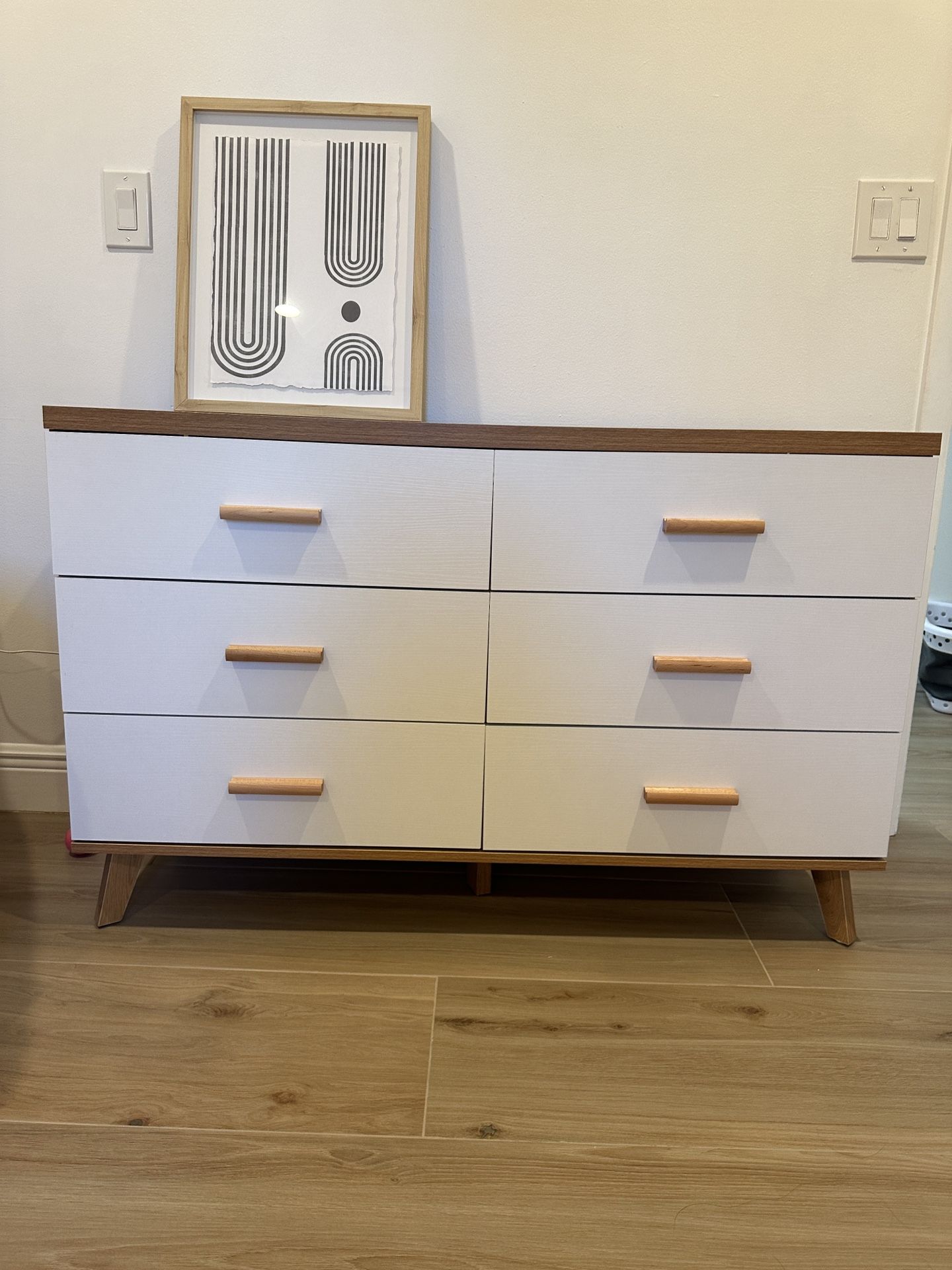 Wooden/white Dresser 6 Drawers