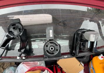 Vendo juego de suspensión y soportes de motor para Toyota Corolla 2006