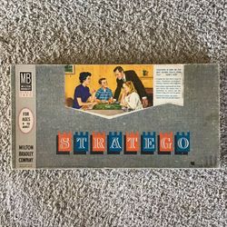 MINT CONDITION Vintage 1961 Milton Bradley Board Game: Stratego