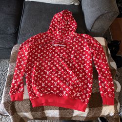 at klemme hente Bliv forvirret SUPREME LOUIS VUITTON BOX LOGO RED HOODIE MENS SIZE LARGE PRE-OWNED for Sale  in Rancho Cucamonga, CA - OfferUp