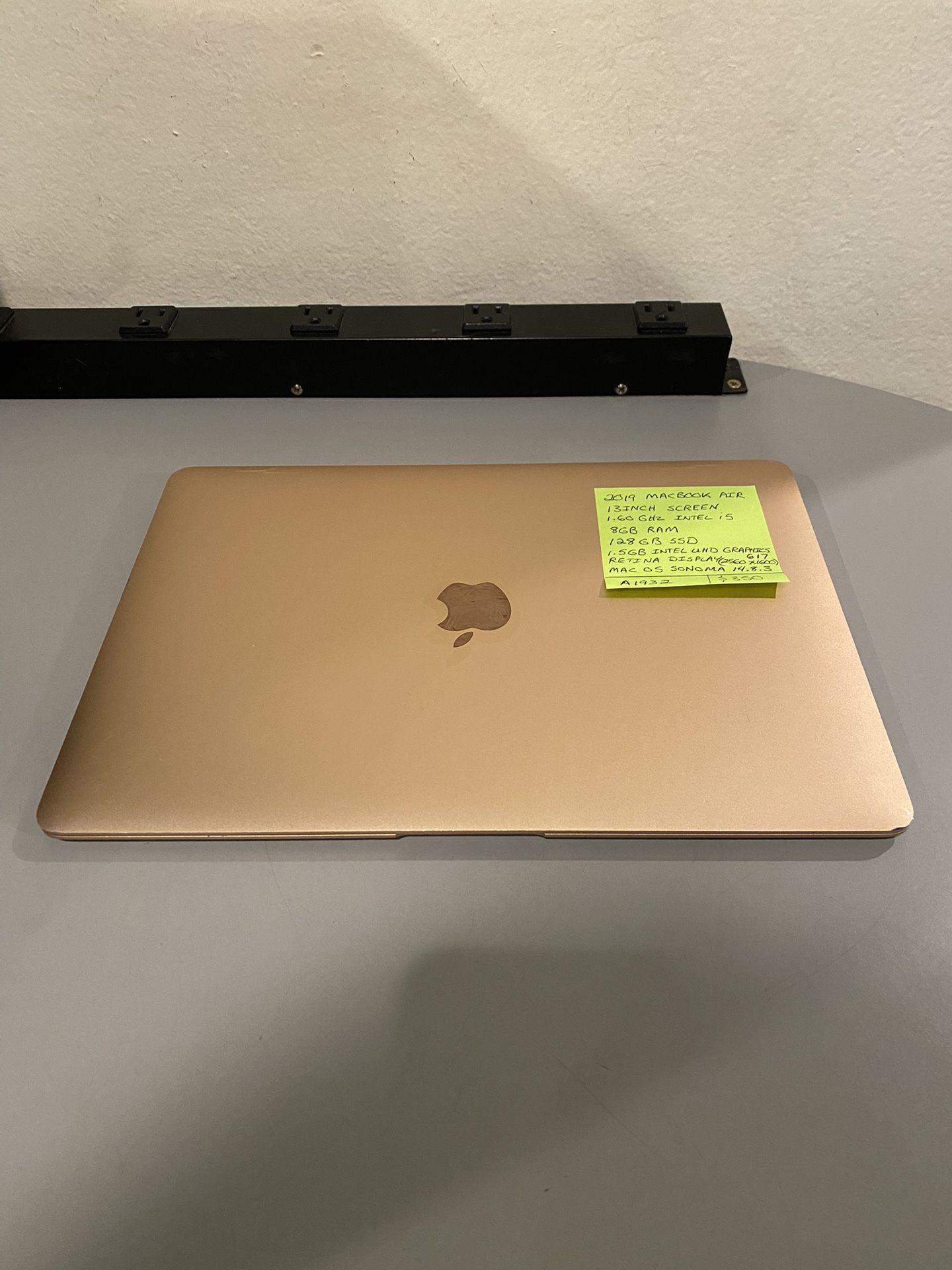 2019 MacBook Air 13 inch screen, 1.5 GB UHD Graphics, Mac OS Sonoma