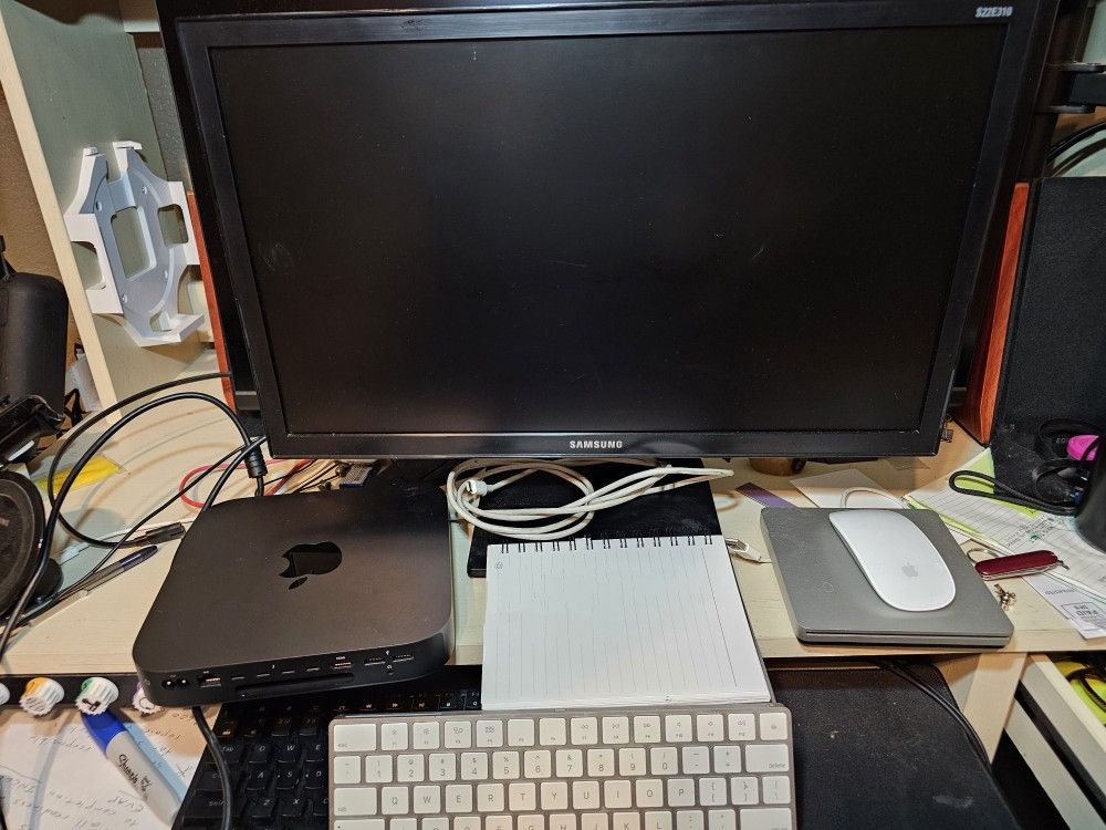 2018 Mac Mini With keyboard, Mouse & Monitor